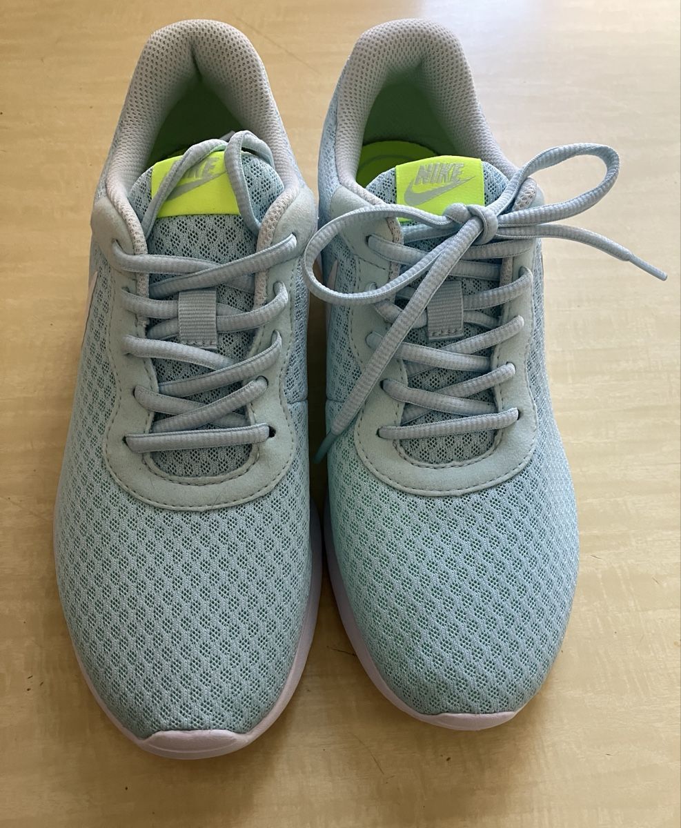 Nike Scarpe da donna: Nike bleu clair – Usato da lausanne venduto da ZeldaZonk58