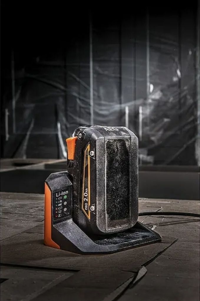 AEG Alle Werkzeuge: AEG Powertools Pro Lithium 2.0 Ah, 18V Triple Protection – Neu und originalverpackt aus Möhlin von ire_526p 2