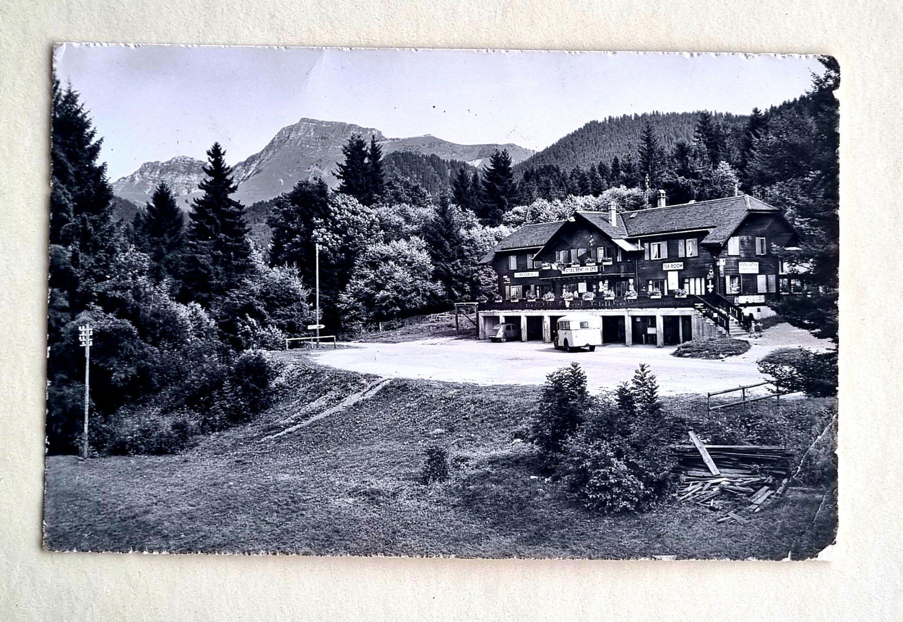 Cartoline postali: Les Paccots - Chatel St. Denis - Hotel Dt. de Lys - Postauto – Usato da Rothrist venduto da RROENK