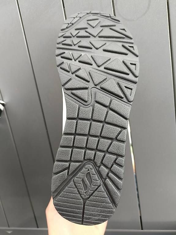 Chaussures femmes: Skechers taille 38 – D'occasion à Monthey par ari_6vkp 2