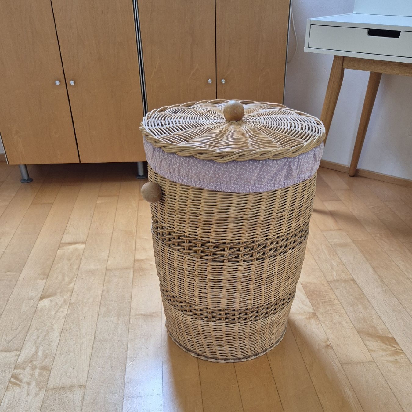 Cesti per biancheria: Wäschekorb aus Rattan mit Deckel – Usato da Domat/Ems venduto da ver_7q9b