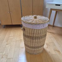 Wäschekorb aus Rattan mit Deckel