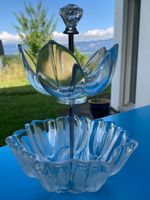 Etagere mit Kristallschüsseli und Glasschale