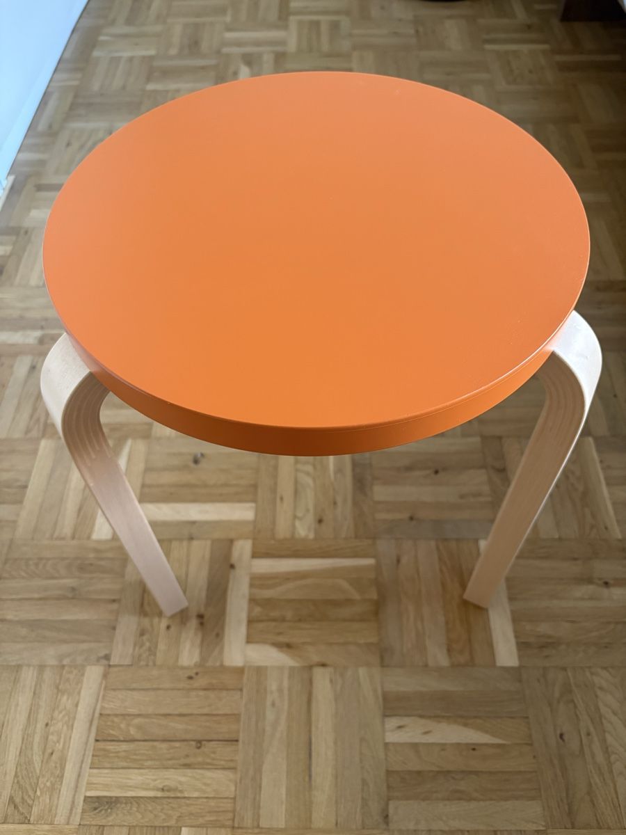 Artek Sgabelli: Artek Stool 60 - Hocker aus Birke in Orange – Usato da Basel venduto da Michele4123