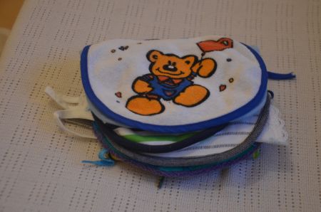 TAILLE 56-62 - 8 STUCK BABY LATZLI - 8 BAVETTES