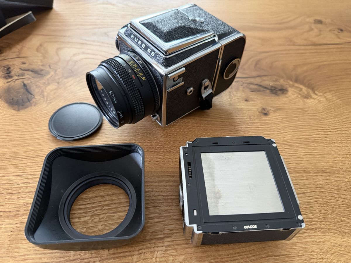 Fotocamera: Kiev 88 mit 3 Objektiven 2 Magazinen  – Usato da Kerzers venduto da skoopz5 8