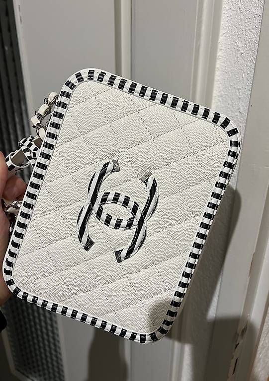 Chanel Borse da donna: sac vanity case chanel timeless – Nuovo e nell'imballaggio originale da La Chaux-de-Fonds venduto da Hich7