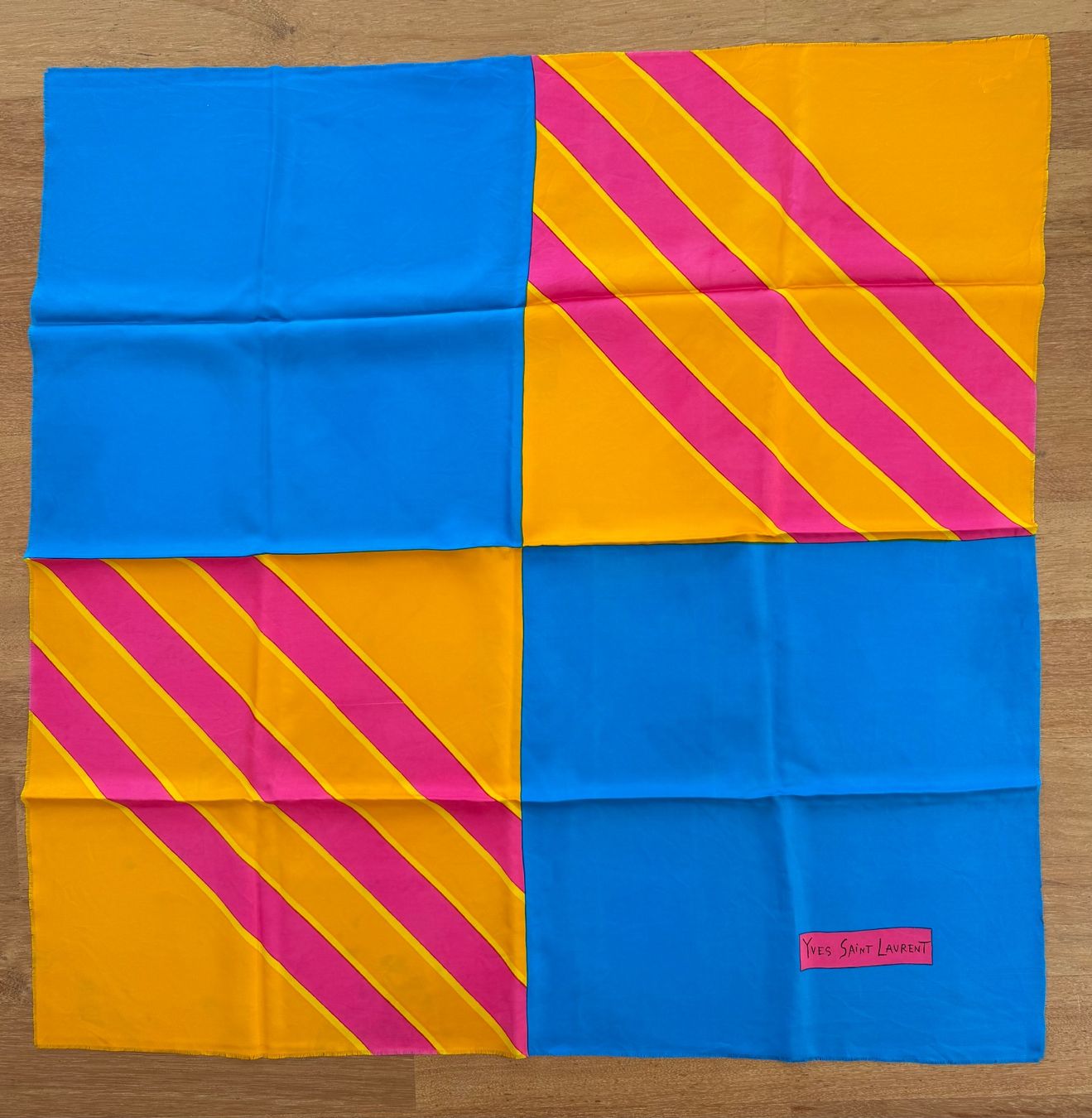 Saint Laurent Foulard & Sciarpe: Yves Saint Laurent Seidentuch – Usato da Zollikon venduto da NK_IK
