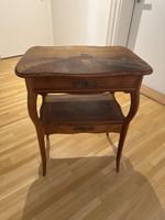 Antike Travailleuse / Schminktisch Louis XV (43 Zeichen)