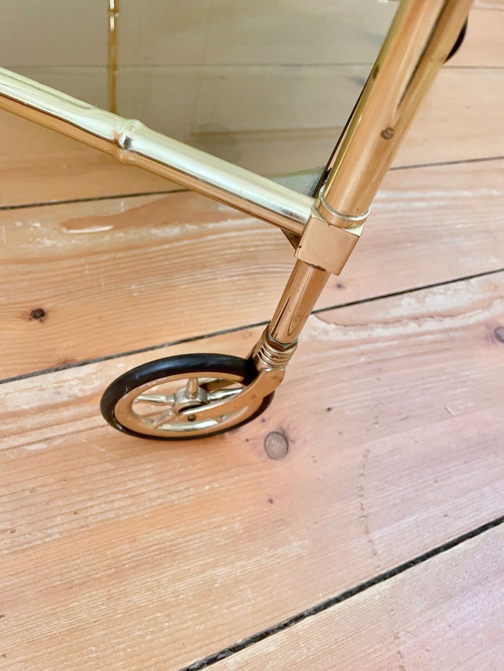 Carrelli di servizio: Faux Bamboo Servierwagen // Hollywood Regency – Usato da Schinznach-Dorf venduto da mix 6