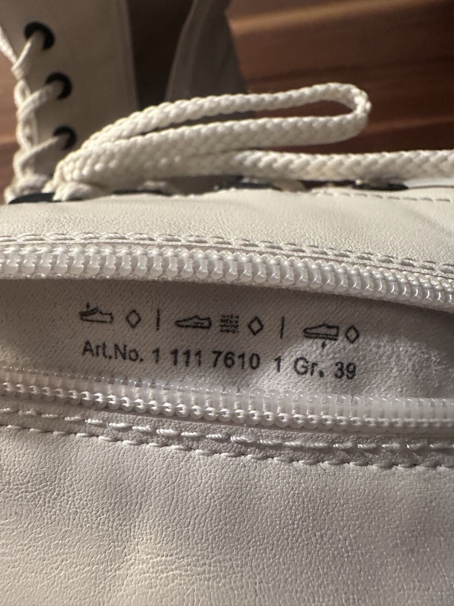 Bench Scarpe da donna: Bench Stiefel weiss Gr. 38 wie neu – Nuovo (secondo la descrizione) da Kriens venduto da Pilatu 5