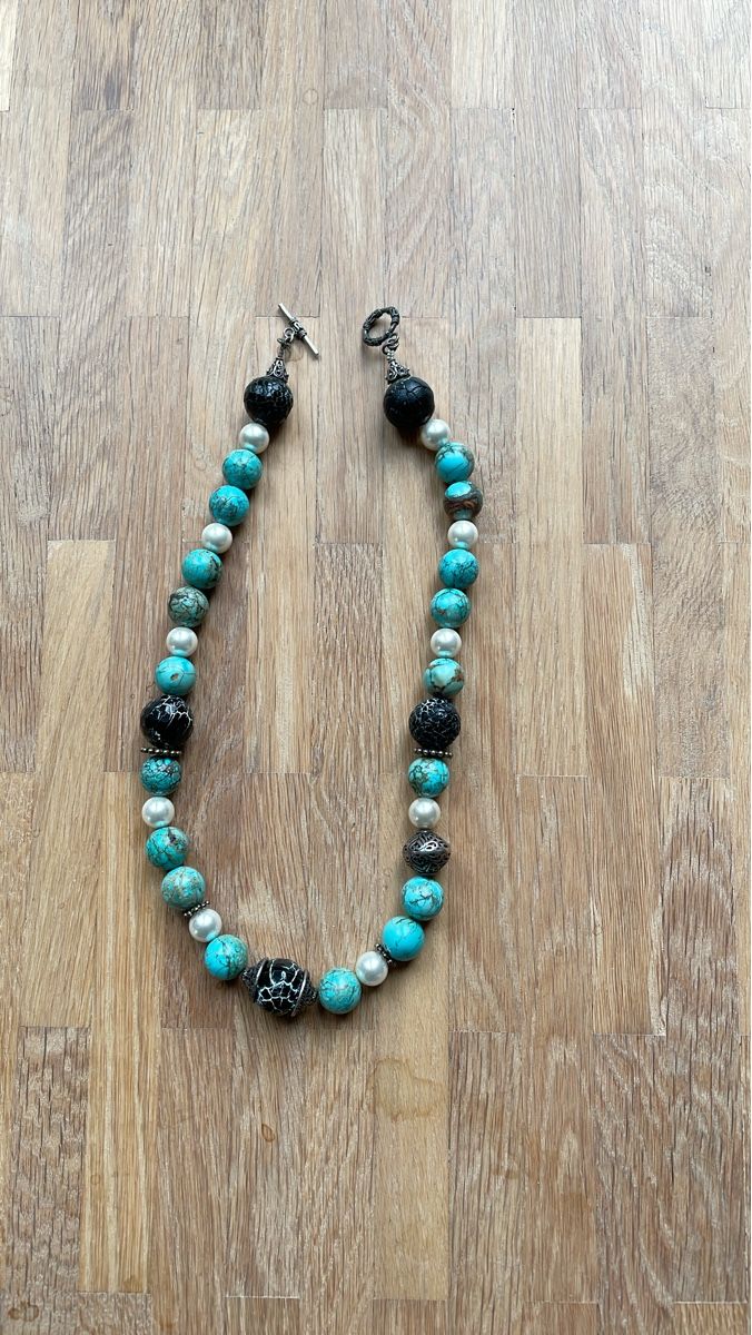 Catenine: Turquoise & Pearl Statement Necklace – Nuovo (secondo la descrizione) da Winterthur venduto da Kevin.Prandini