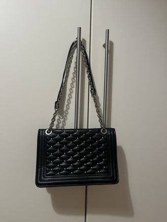 Zara Tasche schwarz mit Nieten und Kette