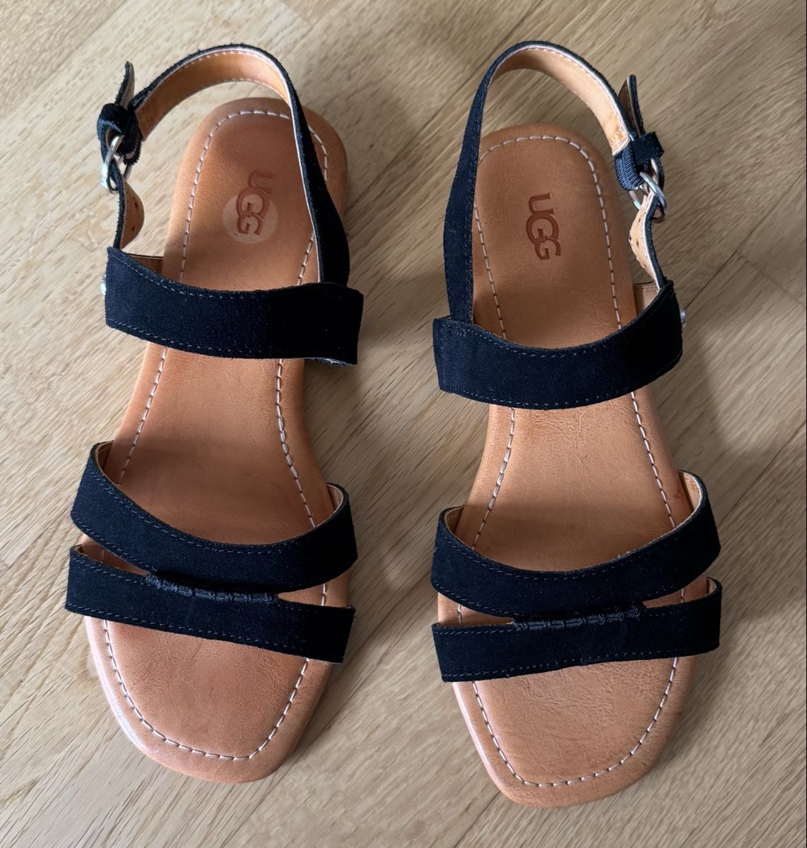 Ugg Scarpe da donna: Ugg Sandalen, schwarz, Grösse 39, neu. – Nuovo (secondo la descrizione) da Aesch BL venduto da Micimacko-4