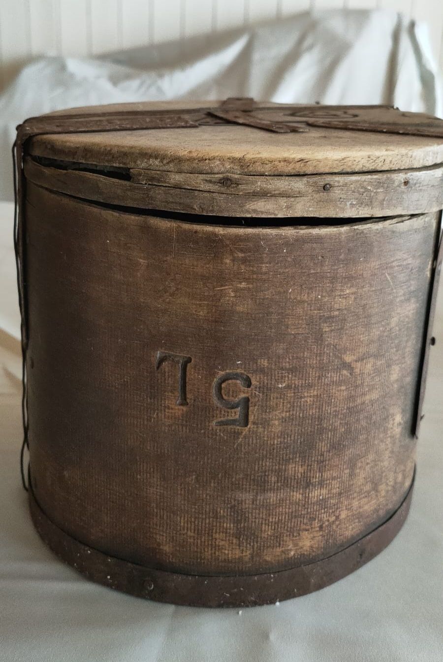 Elettrodomestici da cucina: Antiker Messbecher 5L Holzmass – Usato da Krauchthal venduto da SamsPuce 2