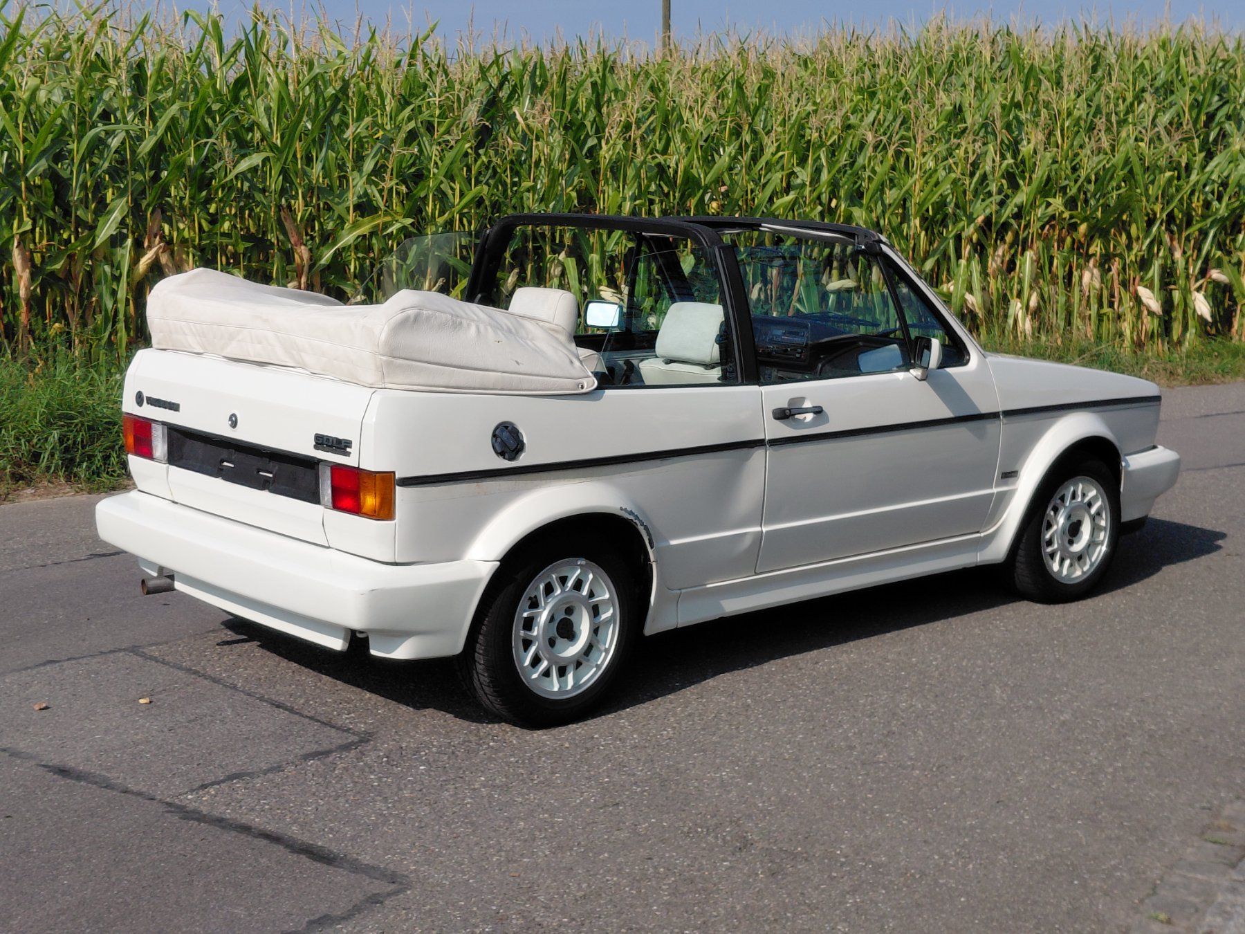 VW Automobili: VW Golf Cabrio MK1 1.8 White Special – Difettoso da Menziken venduto da ZiolkowskiAutomotive 3