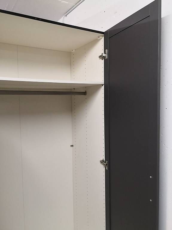 Armadi: Kleiderschrank 2-türig schwarz / anthrazit – Usato da Hitzkirch venduto da inf_k29j 1
