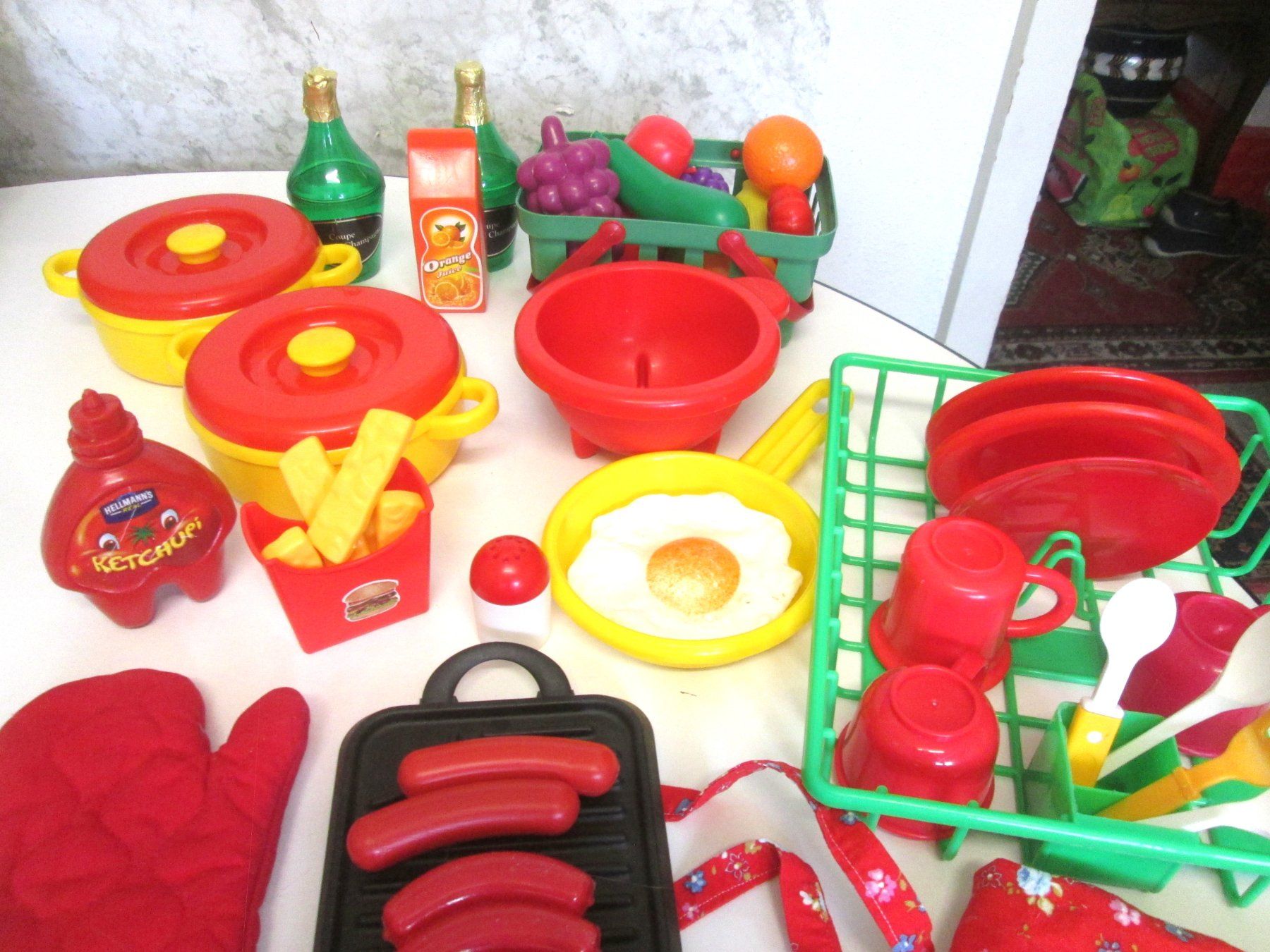 Jouets: Küchenzubehör aus Kunststoff – D'occasion à Sementina par babucia 1