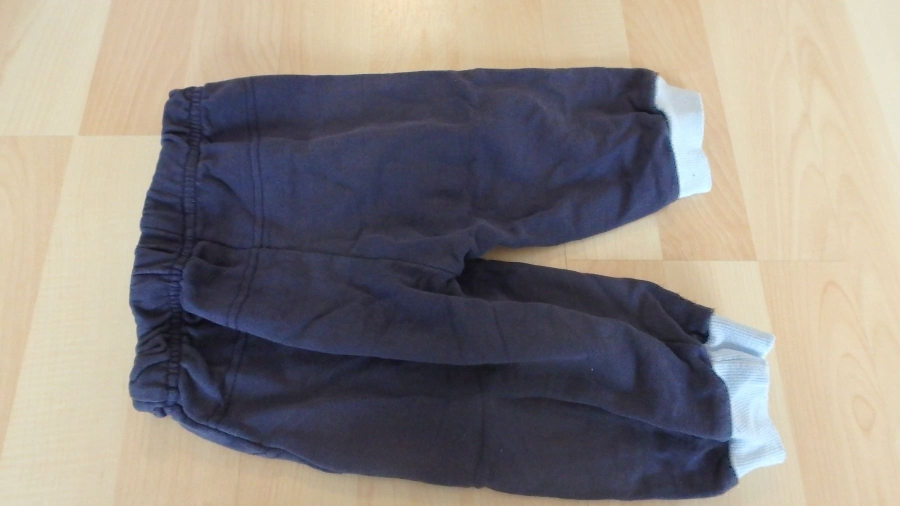 Pantaloni: Trainerhose Gr 80 – Usato da Riehen venduto da India13 2