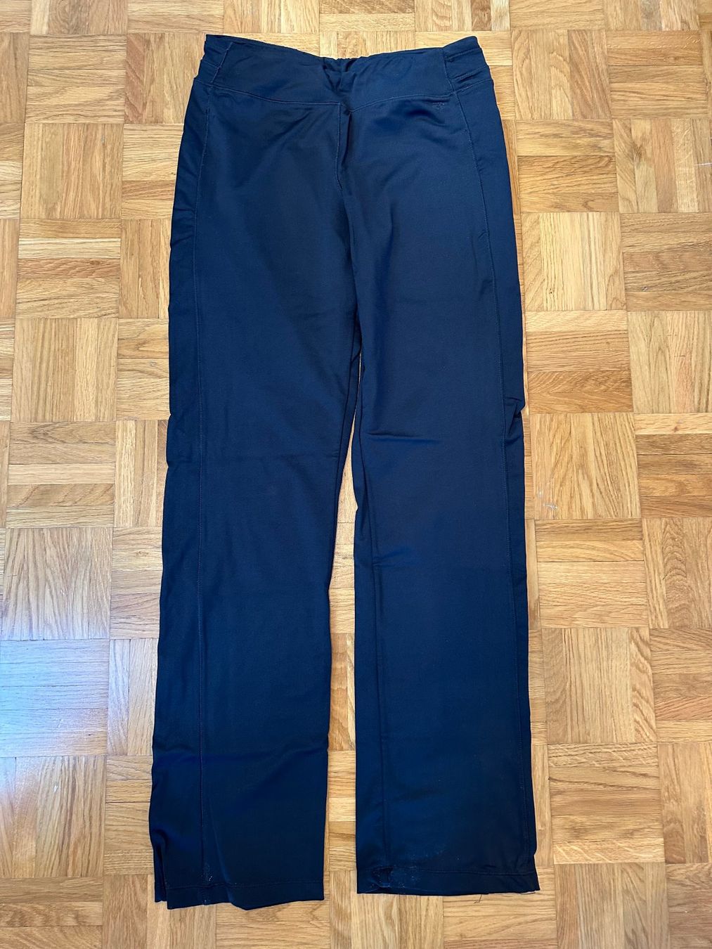 Pantaloni: Yogahose schwarze Sporthose Gr. 34 – Usato da Winterthur venduto da nelead