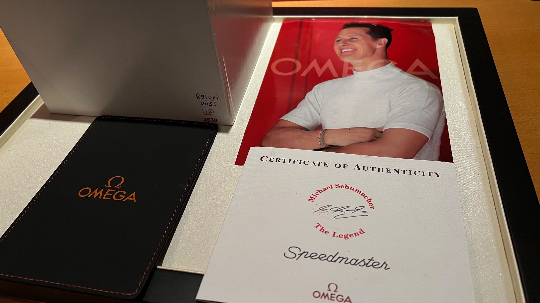 Omega Scatole porta orologi: Omega Speedmaster Racing Formula One Michael Schumacher Box – Usato da Niederurnen venduto da bueKingvest 3