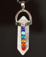 Halskette D-913 – Säule Bergkristall 7 Chakra