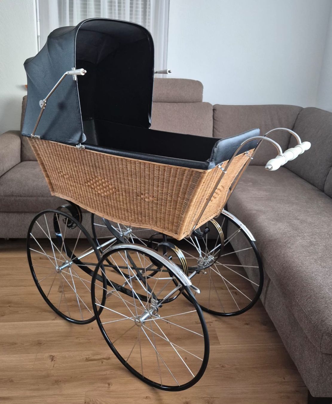 Culle: Nostalgischer Stubenwagen – Usato da Chur venduto da Monk94