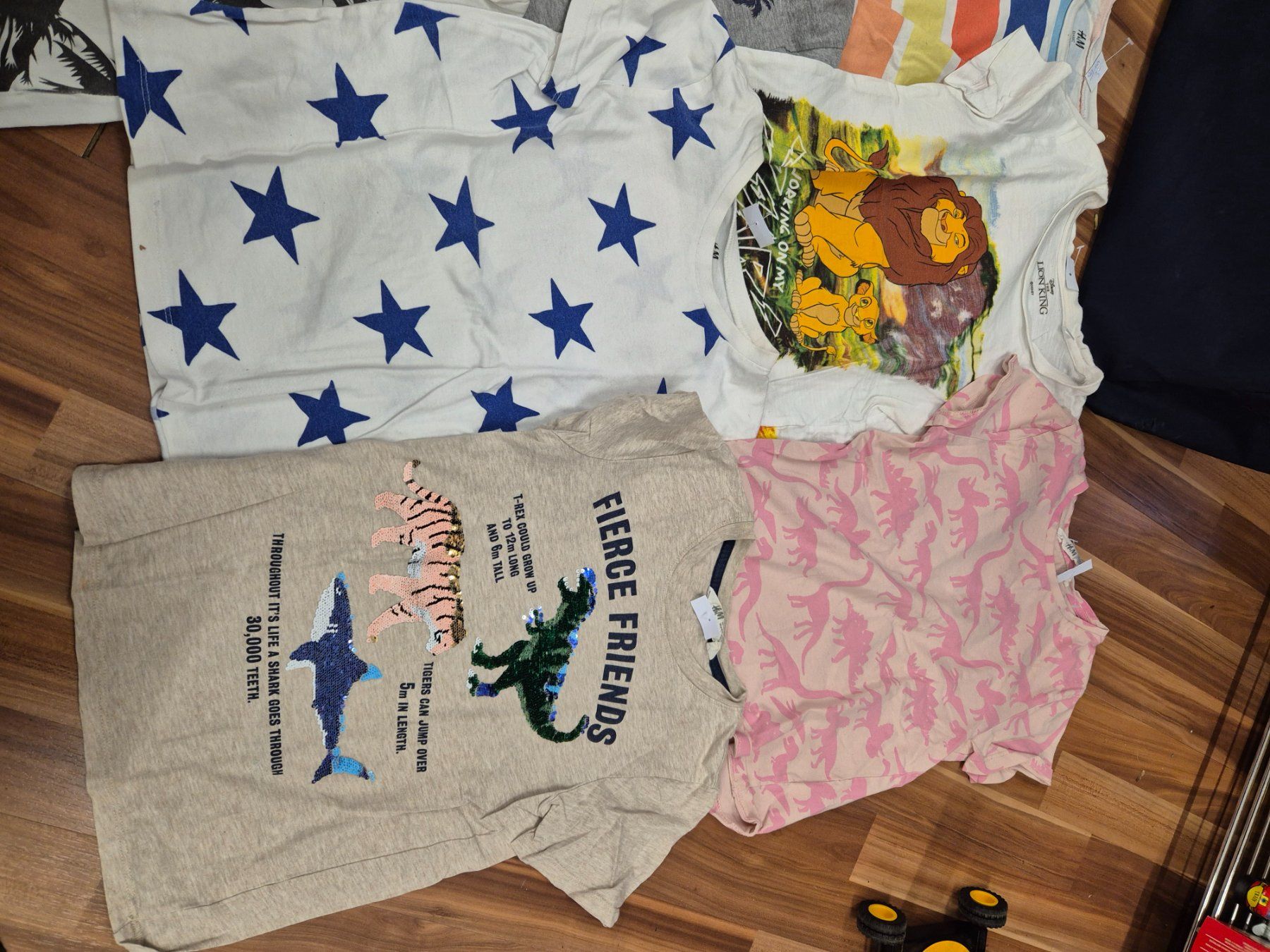 Chemises, T-shirts & Polos: 10 Tshirt 122/128 B13 – D'occasion à Schwarzenburg par Flamingo07 1