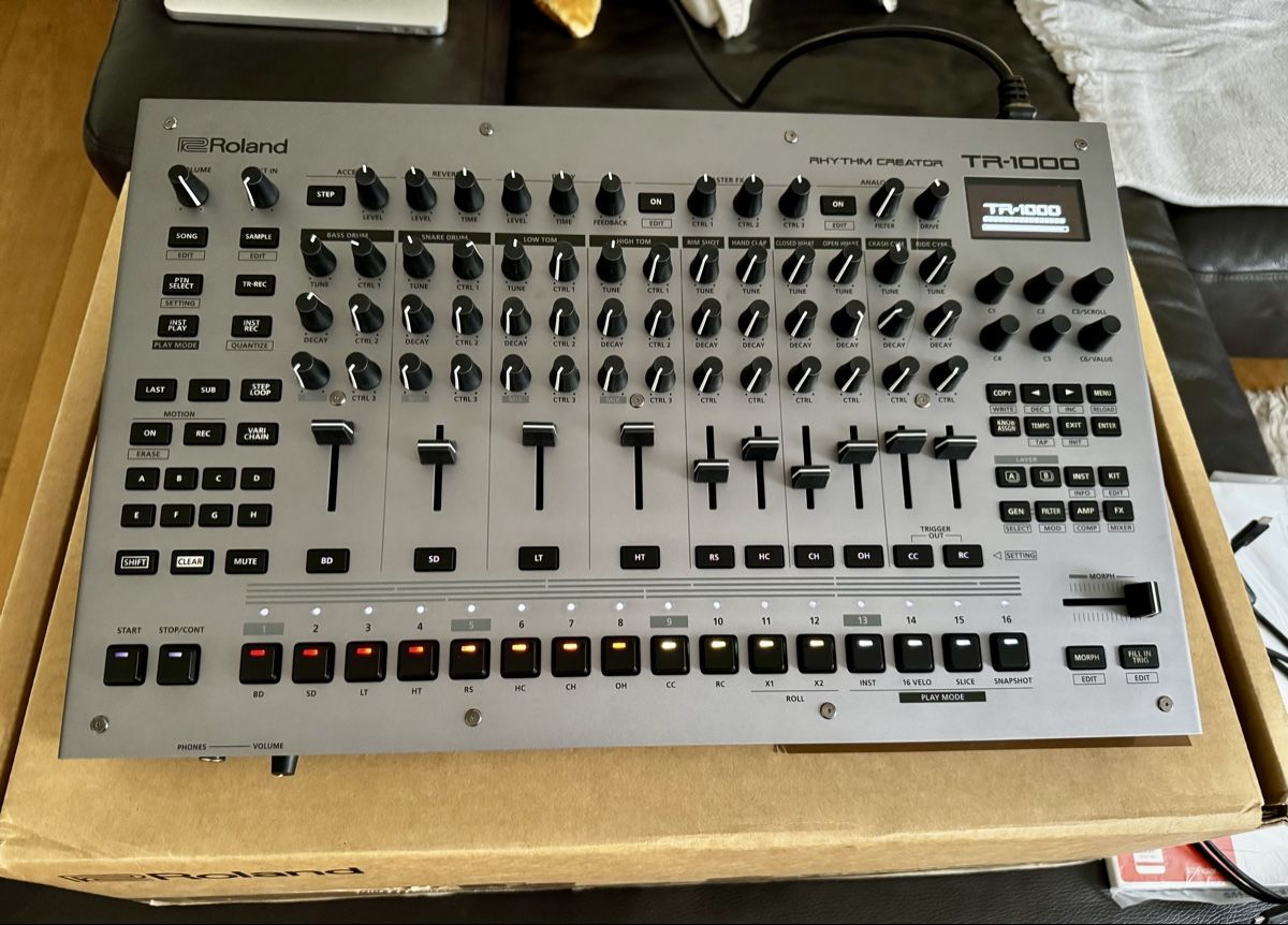 Roland Musikinstrumente: Roland TR-1000 - Rhythm Creator Drummachine – Neu (gemäss Beschreibung) aus Zürich von 1cut2