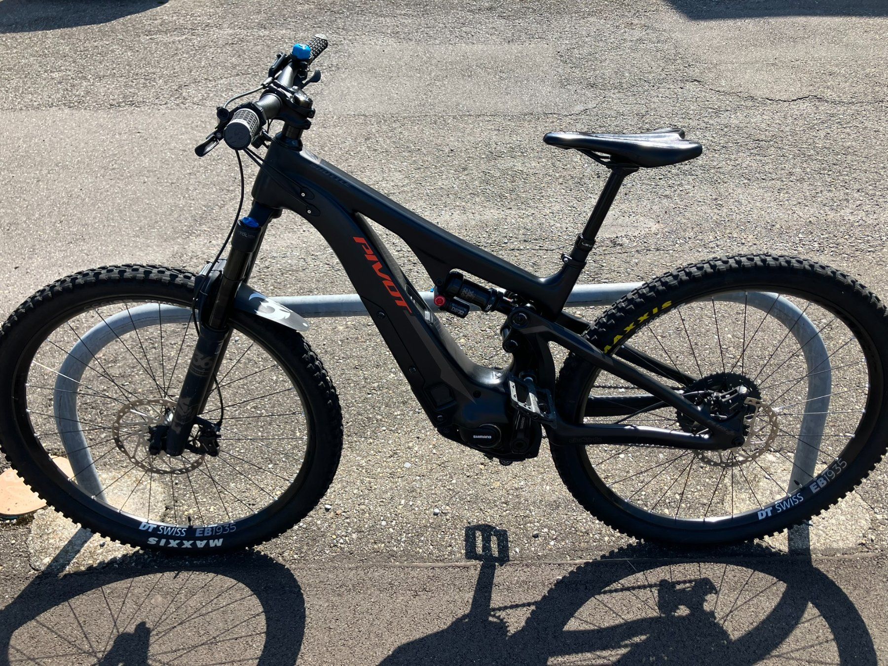 Vélos: Pivot shuttle E-MTB 2019 S – D'occasion à Pfäffikon ZH par An-sicht