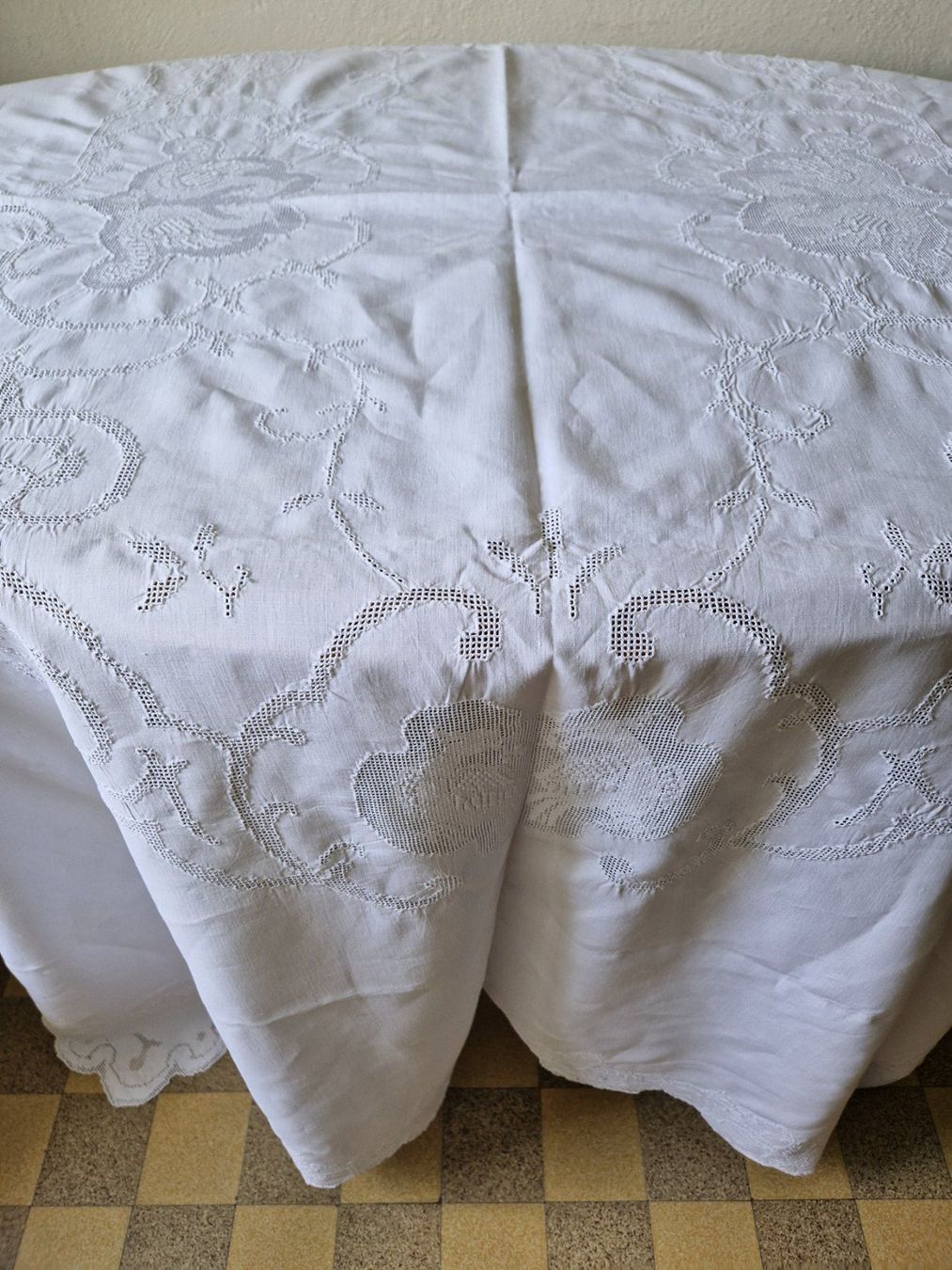 Sonstige Tischwäsche: Wunderschöne  Hochzeit Tischdecke, Handarbeit, Leinen – Neu (gemäss Beschreibung) aus Bern von Antikbatik