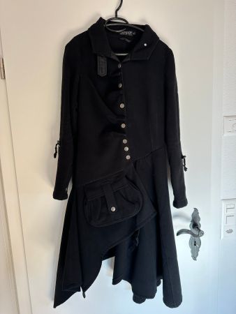 schwarzer Jumpo Mantel Gothic