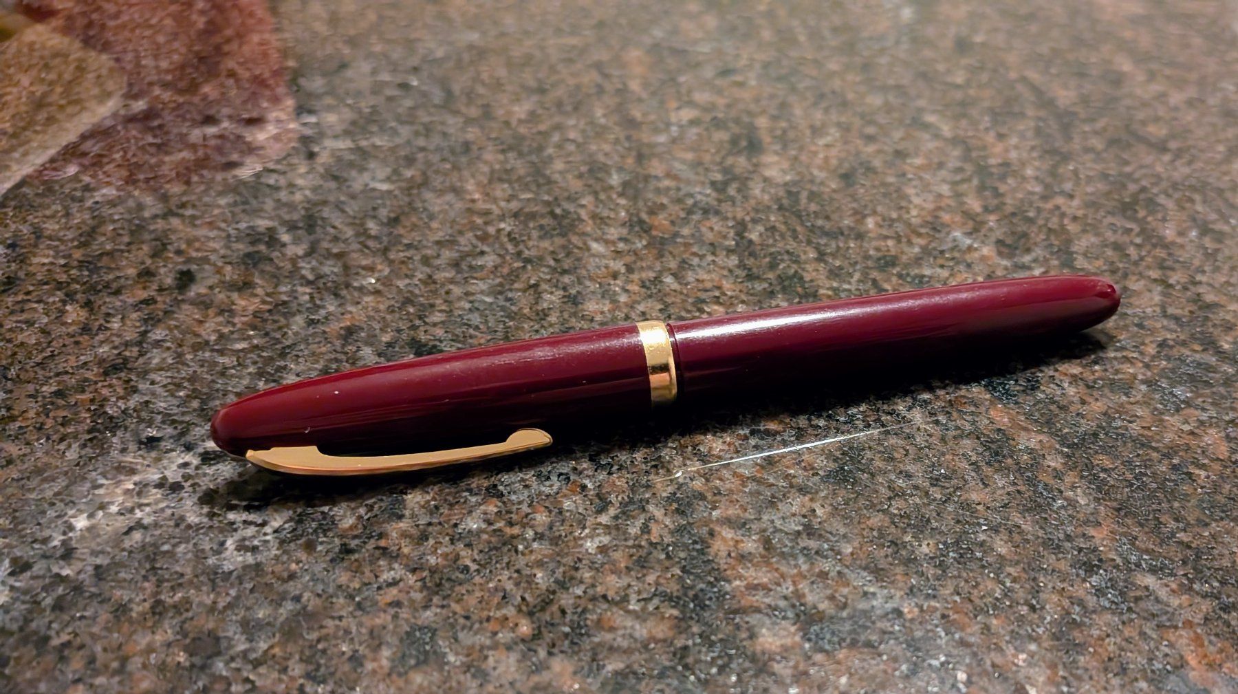 Penna & Evidenziatori: Füllfederhalter bordeaux Gold Design – Nuovo (secondo la descrizione) da Bern venduto da KlickUndWeg