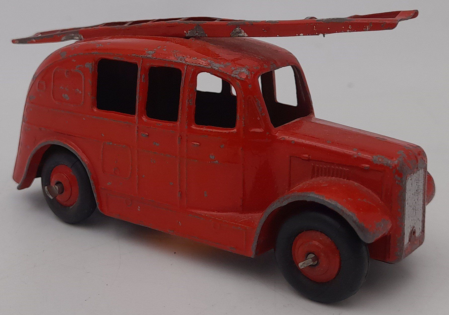 Dinky Toys Modellini d'auto: Dinky Toys Bedford Fire Engine camion pompiers – Usato da St-Sulpice VD venduto da Davyd-a-Doc 1