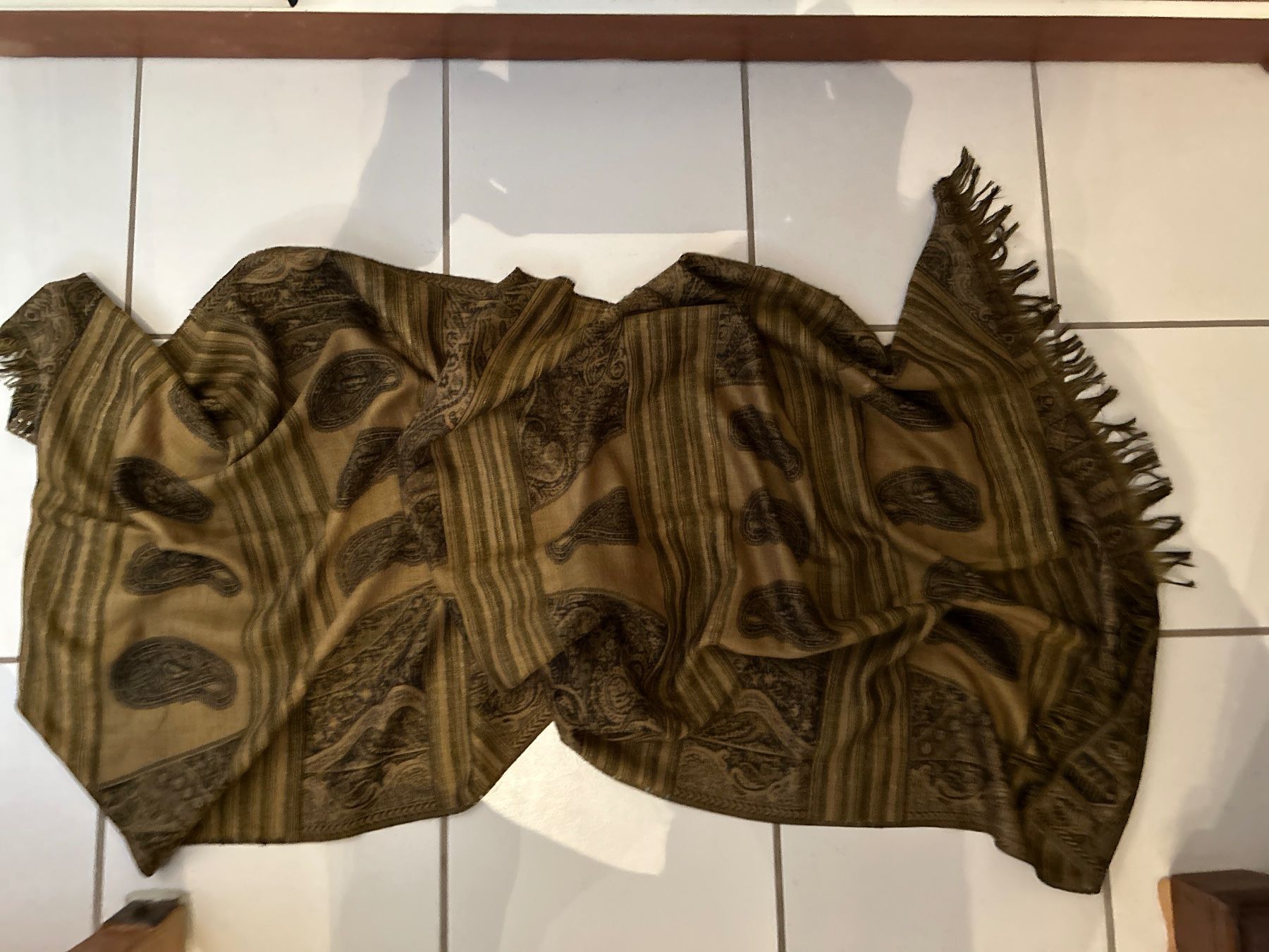 Foulard & Sciarpe: Grosser Schal mit Fransen – Nuovo (secondo la descrizione) da Pfeffingen venduto da Alusru70