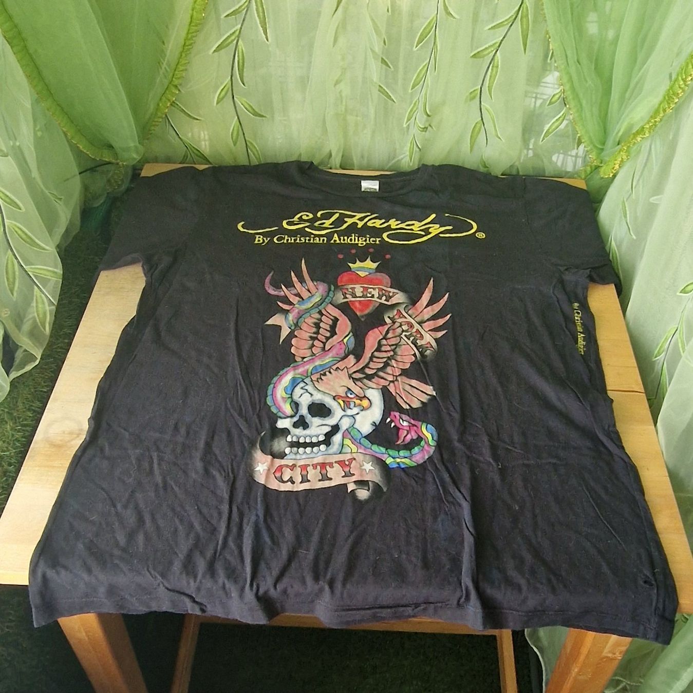 Ed Hardy T-shirt: Ed Hardy T-Shirt – Usato da Merlischachen venduto da Sheavy