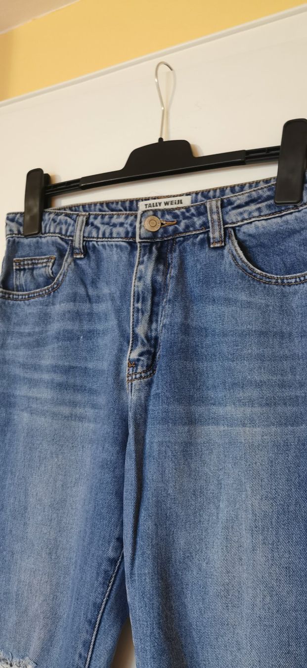 Jeans: Jeans aux genoux troués – Usato da Tavannes venduto da shannonmeylan2003 2