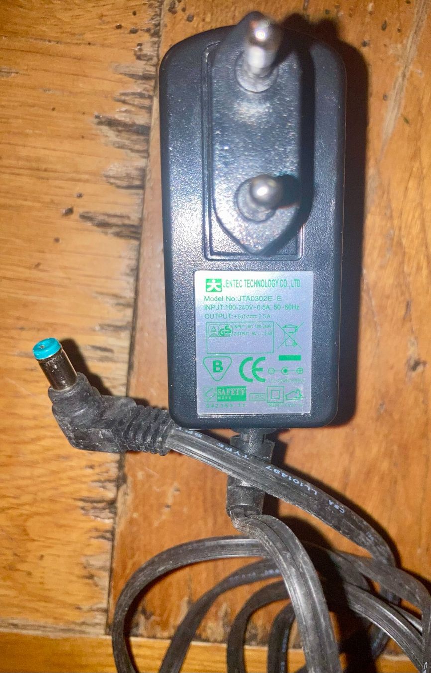 Caricabatterie: Netzteil JENTEC Technology - JTA0302F-E / +5.0V, 2.5A – Usato da Eglisau venduto da Shoprabbit
