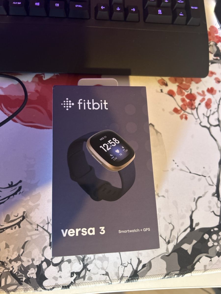 Fitbit Smartwatch: Fitbit Versa 3 Smartwatch – D'occasion à Hergiswil NW par mat_2pgf 1