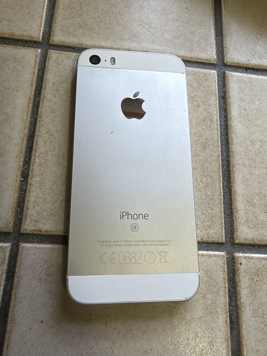 Apple Telefoni cellulari / Smartphones: Apple iPhone SE Silber – Usato da Schalchen venduto da Corrado123 1