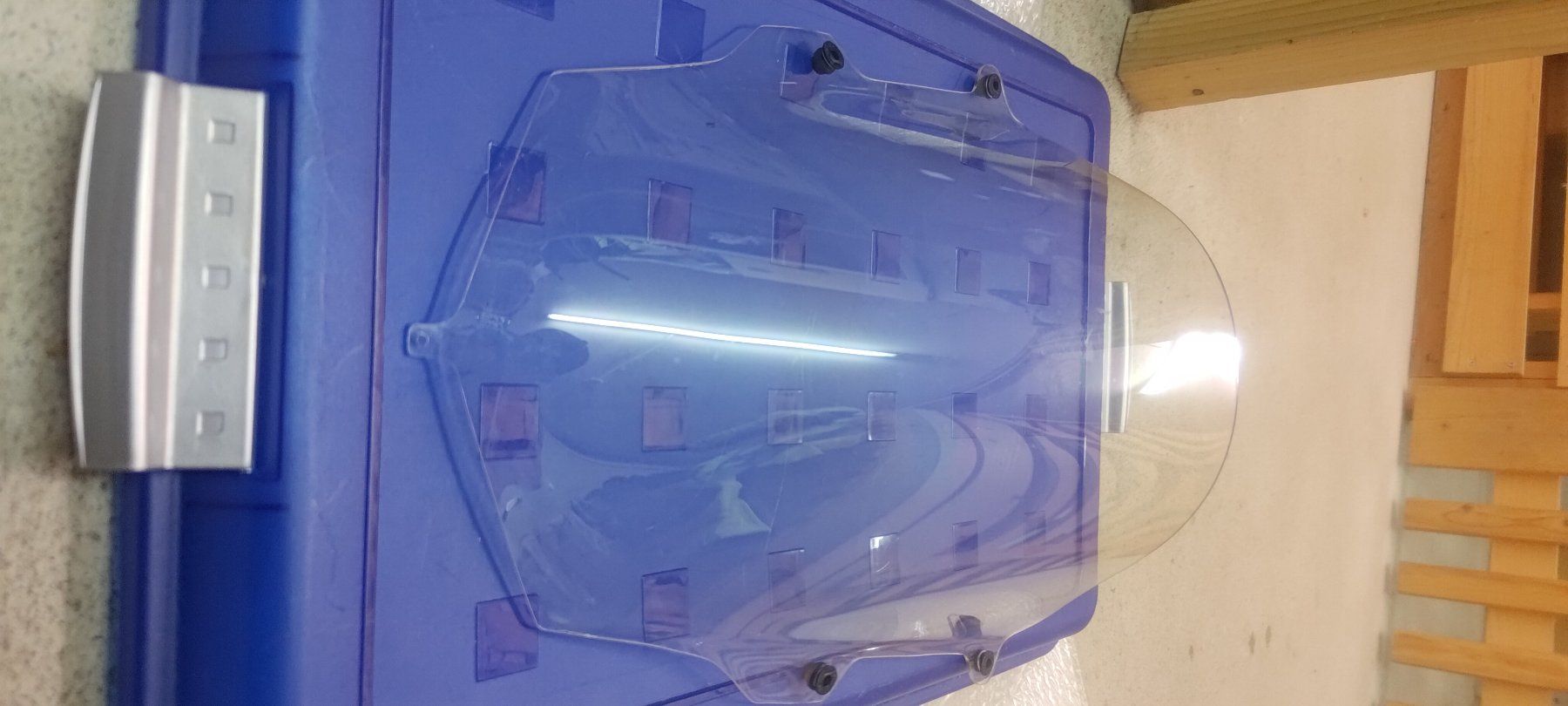 Yamaha Alle Motorradersatzteile: Yamaha YZF-R1 Windschutz-Scheibe transparent – Gebraucht aus Volketswil von HONEGGRO 3