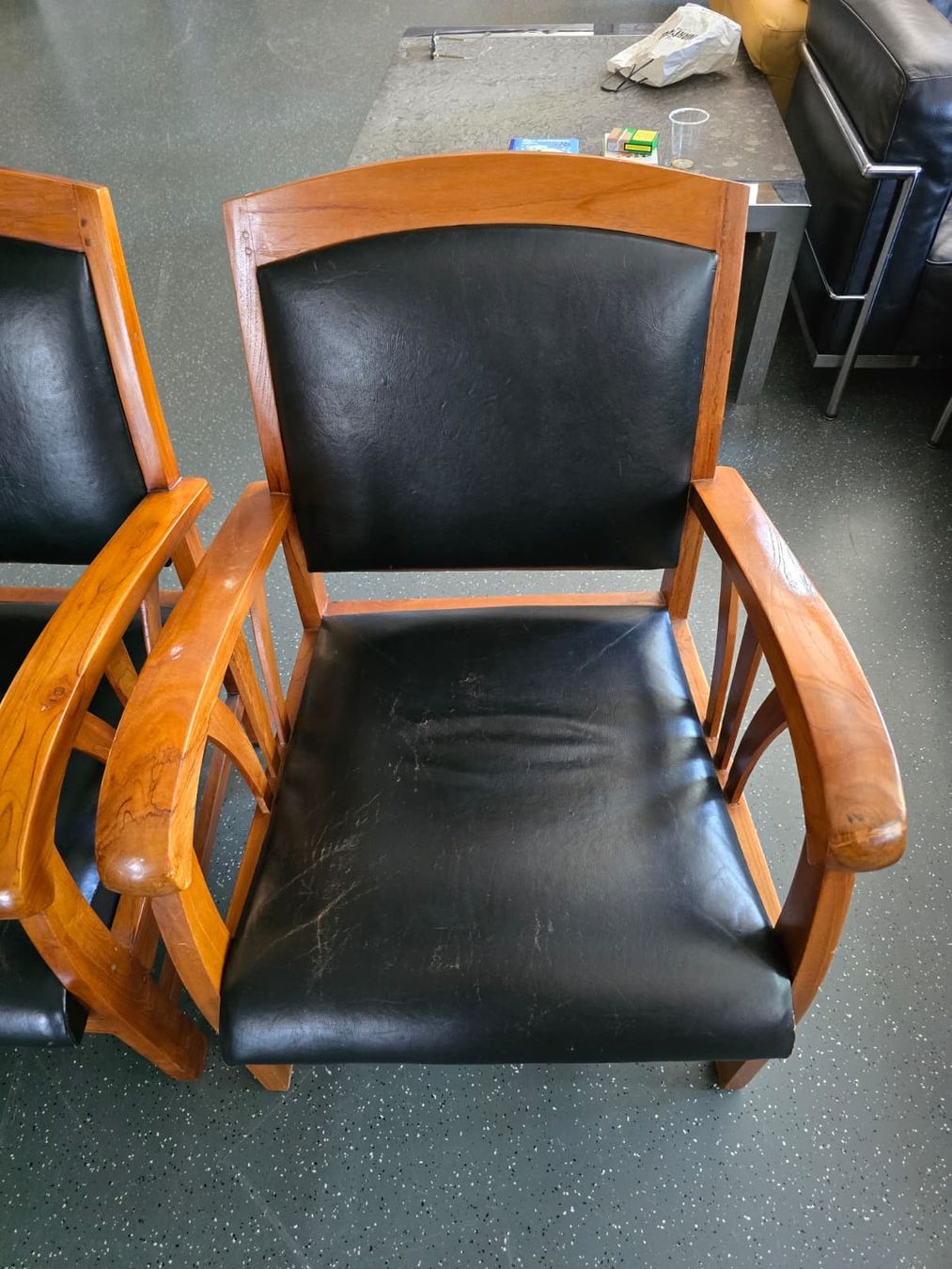 Poltrone: 4 fauteuils placets/dossiers cuirs. Dès 1.- – Usato da St-Maurice venduto da antikdestok 5