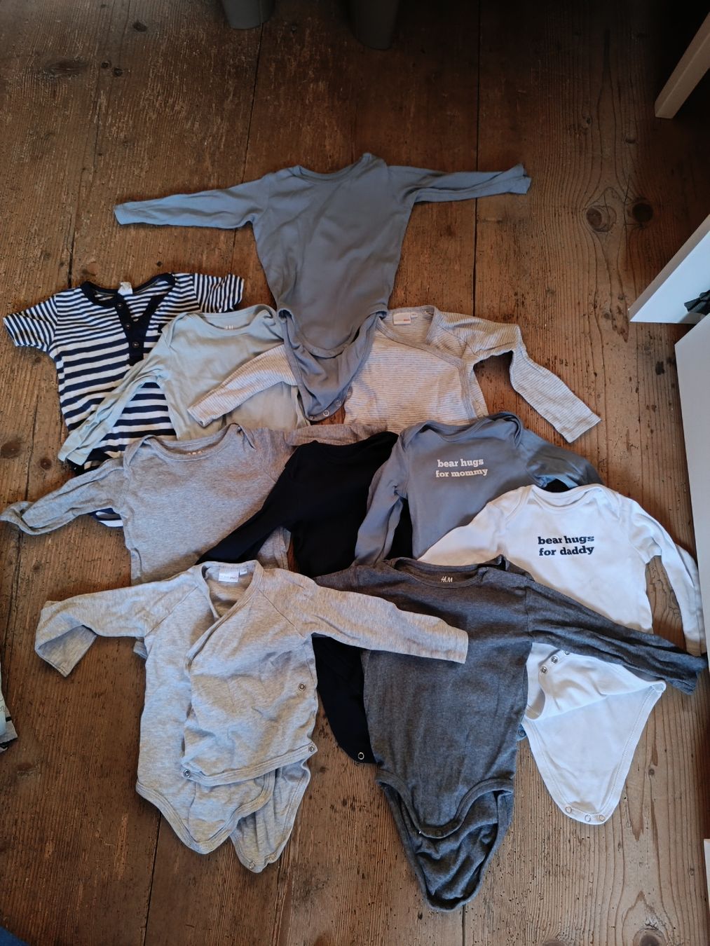 H&M Kleiderpakete & -sets: Kleiderpaket Bodys 74 H&M Smile  – Gebraucht aus Malans GR von maassl