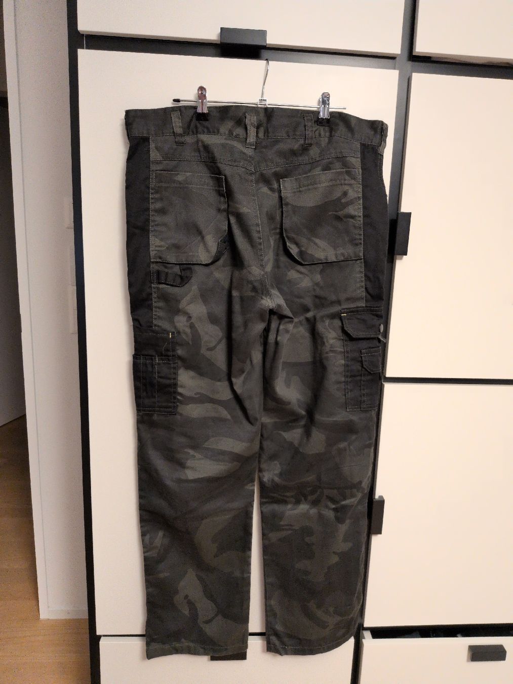 Pantaloni: Arbeitshose Uncle Sam Camouflage Grösse 52. – Usato da Teufen AR venduto da MountainSoul 1