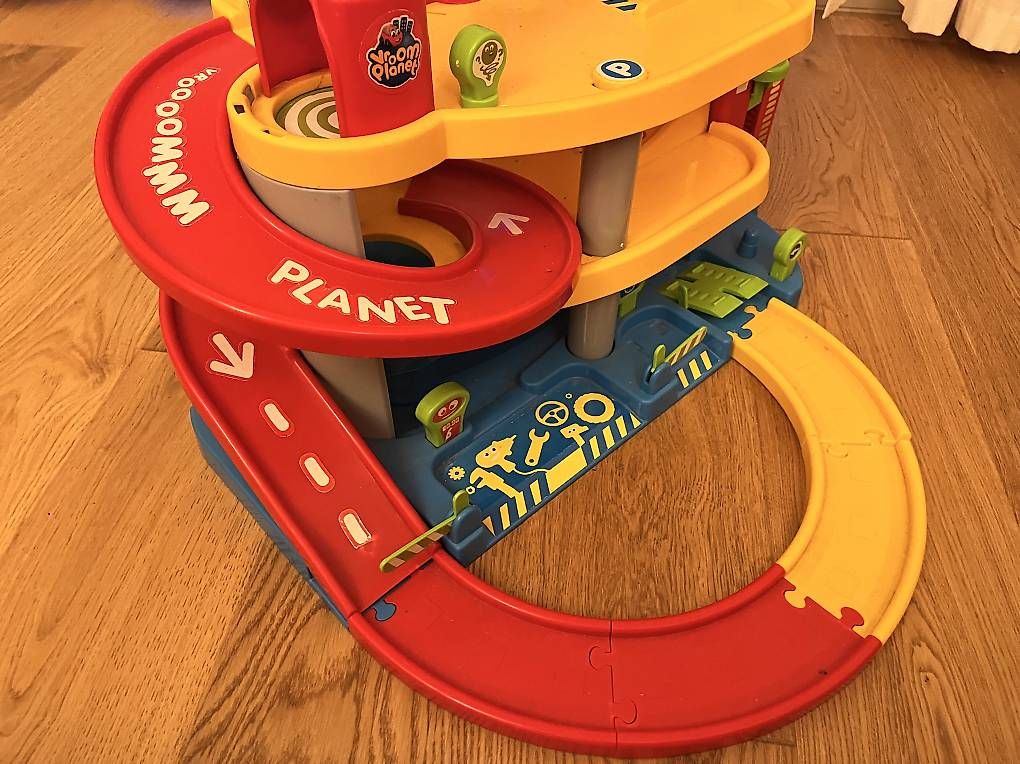 Giocattoli: Garage parking pour voiture  – Usato da Prilly venduto da rob_6mvc 1