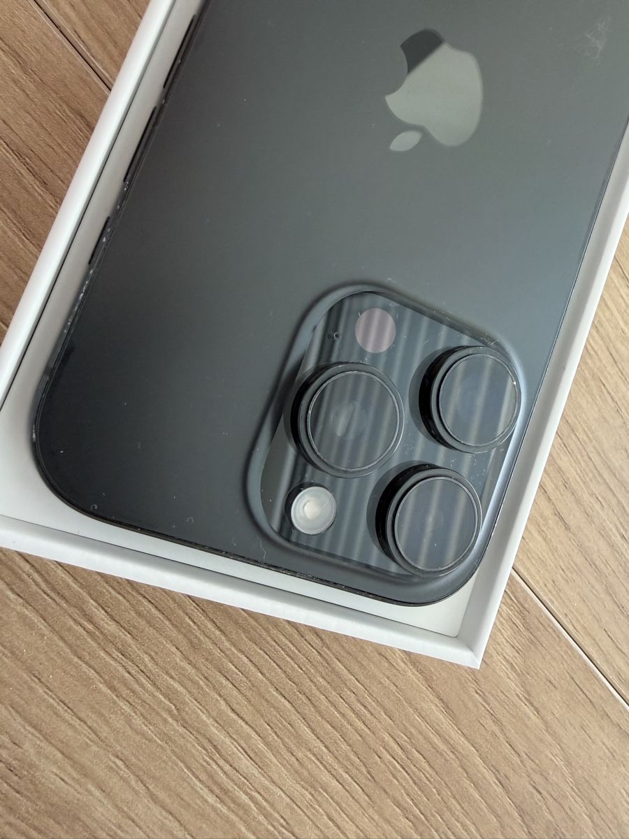 Apple Telefoni cellulari / Smartphones: iPhone 16 Pro 256GB Black Titanium mit Gebrauchsspuren – Usato da Dübendorf venduto da fra_kk6z 2
