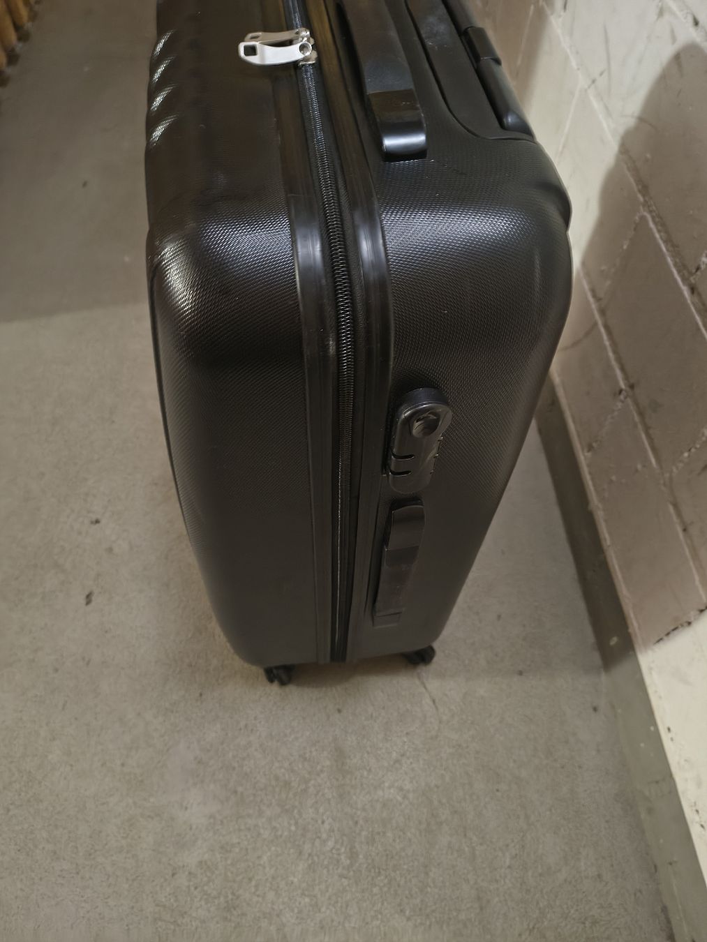Valigie: Schwarzer Reisekoffer Trolley - Größe M – Usato da Meilen venduto da kr81 1