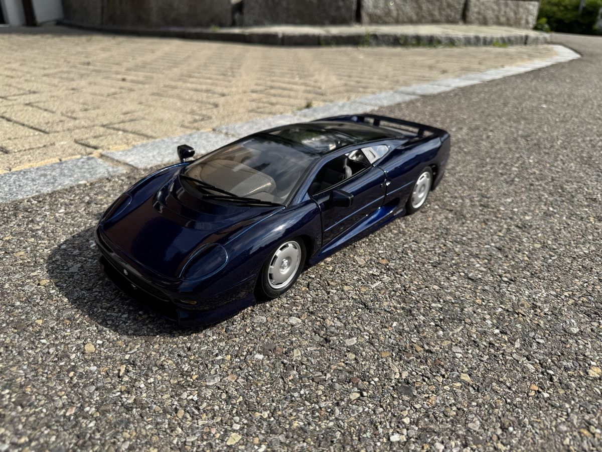 Maisto Modellini d'auto: Jaguar XJ220 1:12 – Usato da Weinfelden venduto da Sagun 1