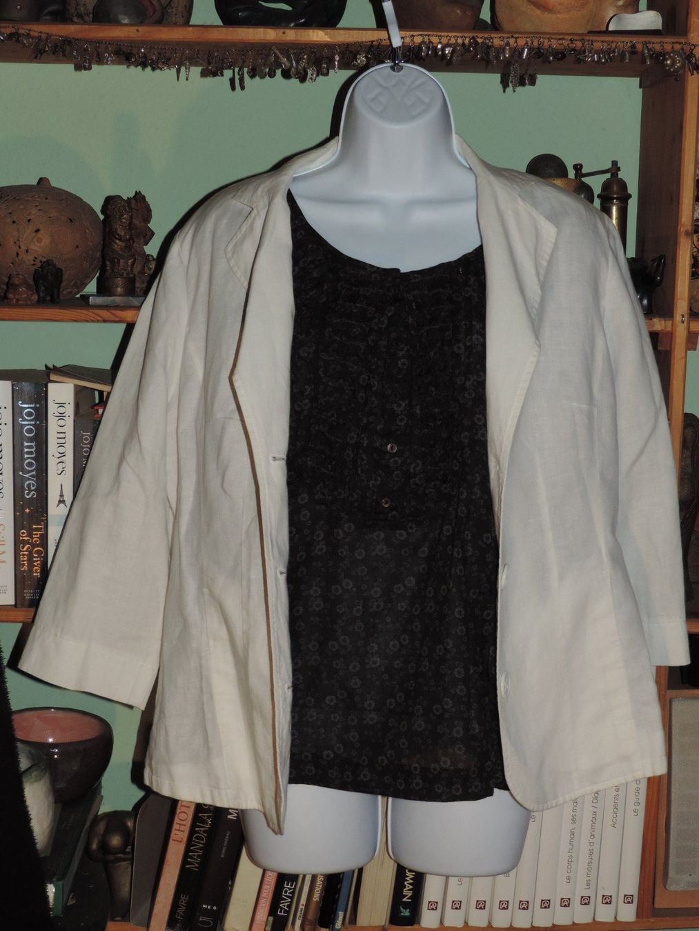 Lotti di vestiti: ensemble haut avec veste blanche – Usato da Genève venduto da Axelle333 4