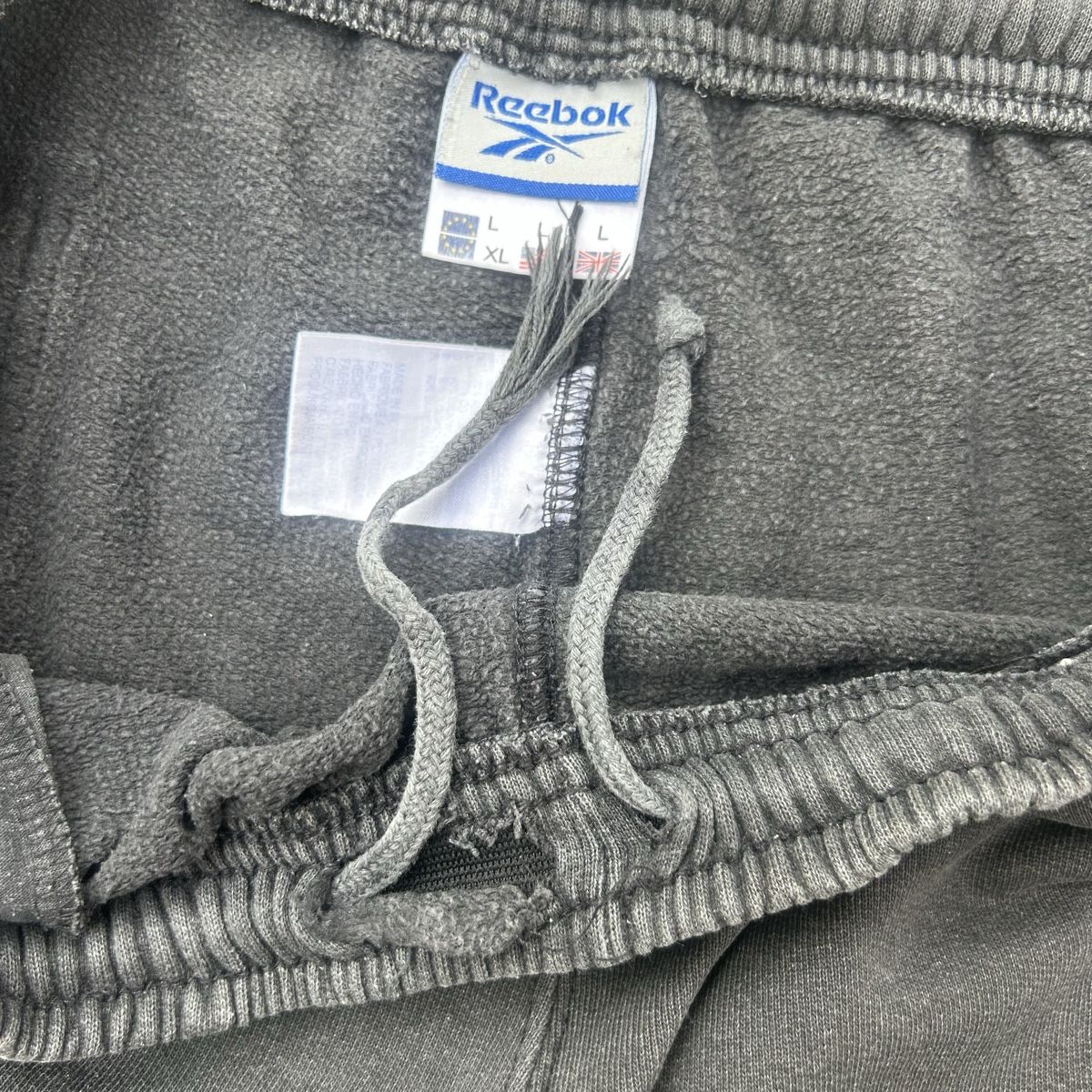 Reebok Pantalons: Vintage Reebok Gray sweatpants  – D'occasion à brent par fukusapes 2